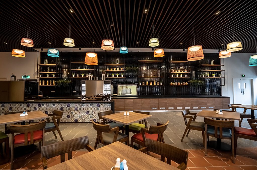 Restaurant with pendant lamps and a timber ceiling, Sunray build, architectural photography by Creo
