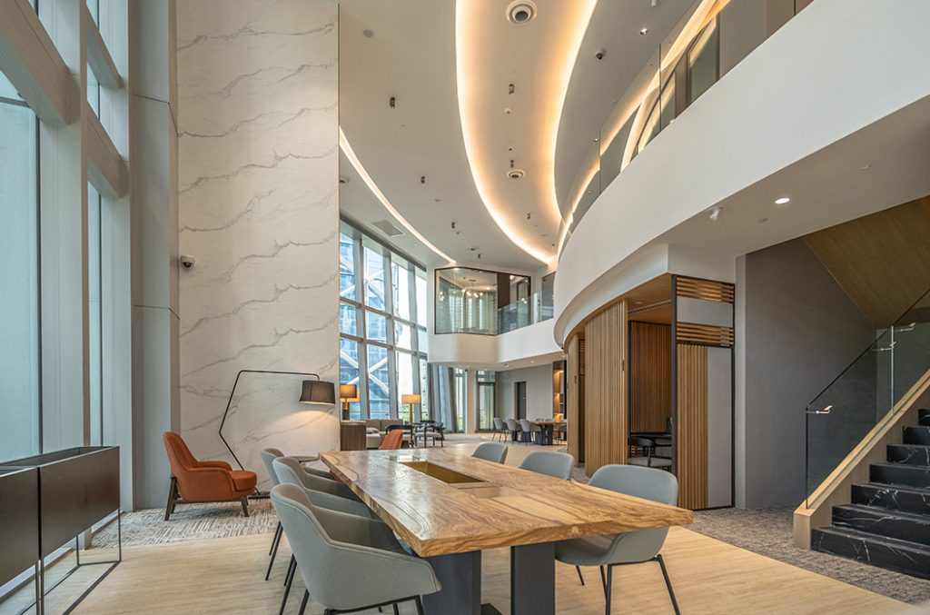 Double-height lounge with a curved ceiling, Sunray build, architectural photography by Creo